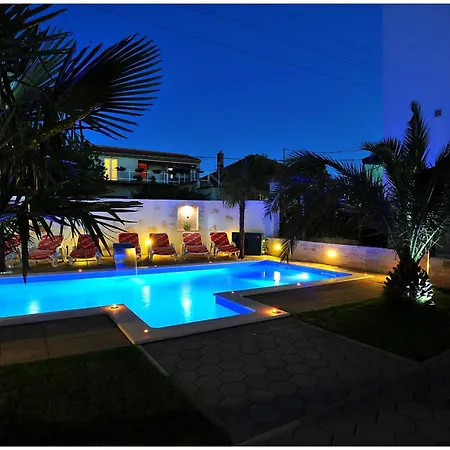 Spa & Heated Pool 2 *