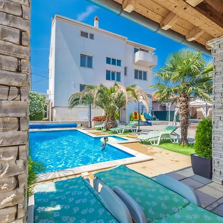 Spa & Heated Pool 2