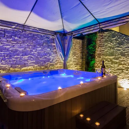 Spa & Heated Pool 2 Sukošan