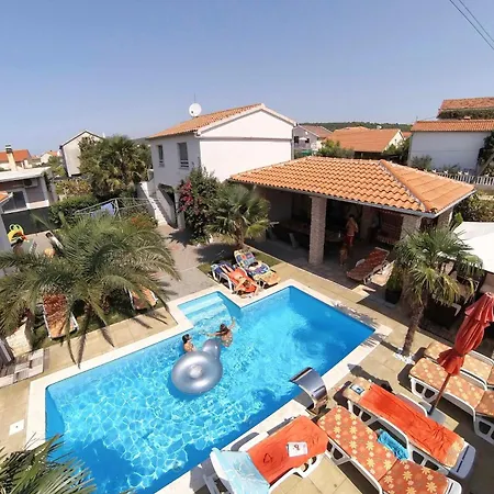 Spa & Heated Pool 2 Sukošan